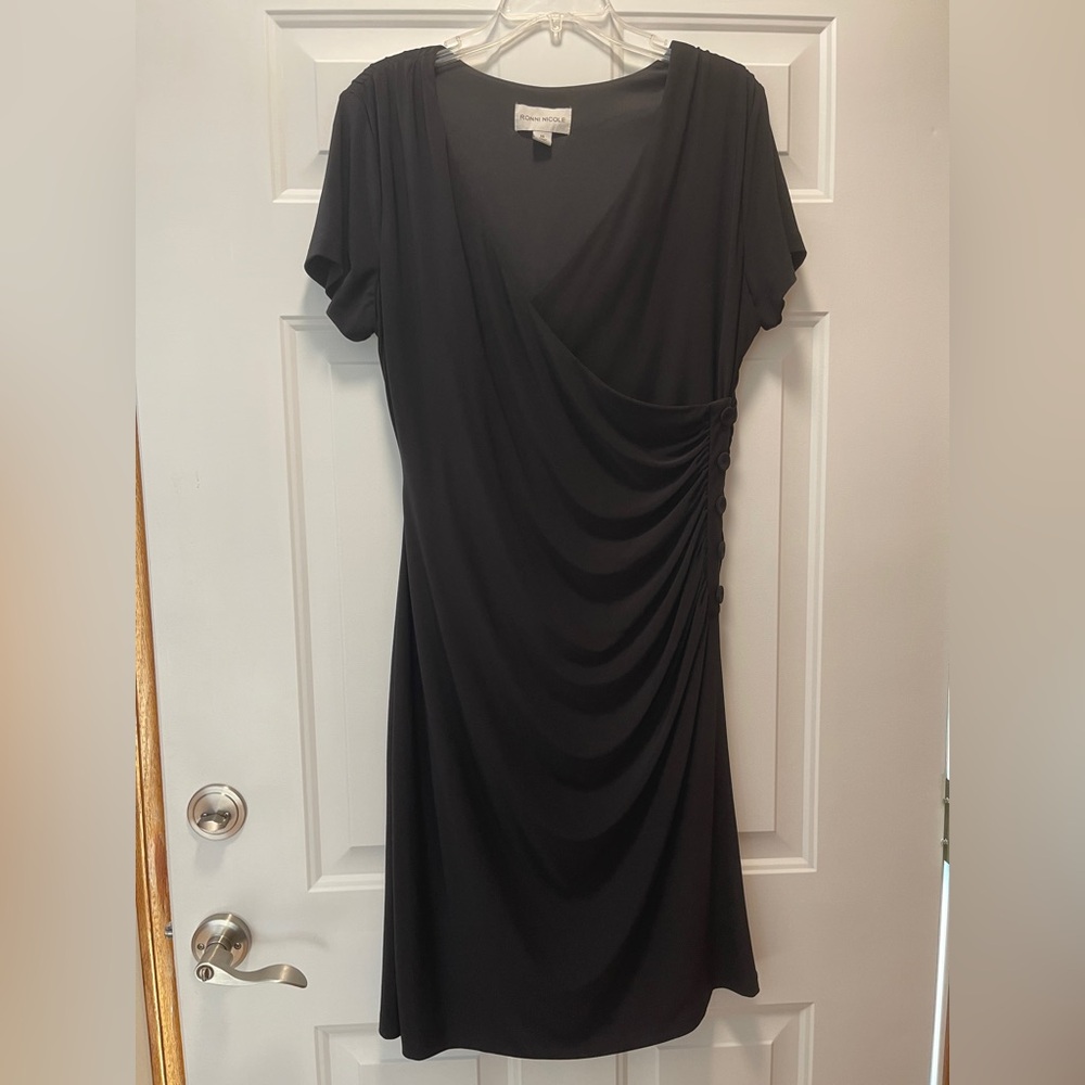 NWT Ronni Nicole Womens Dress Sz 16 Black Fitted Side Ruching/Buttons Stretch